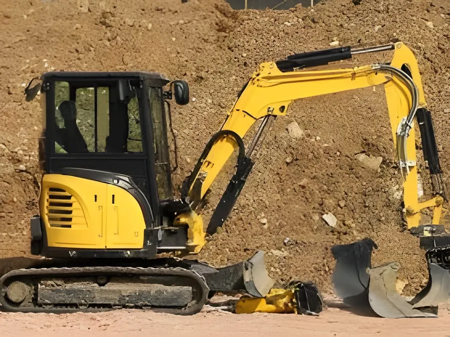 Arriendo de mini excavadora LAZEMAR