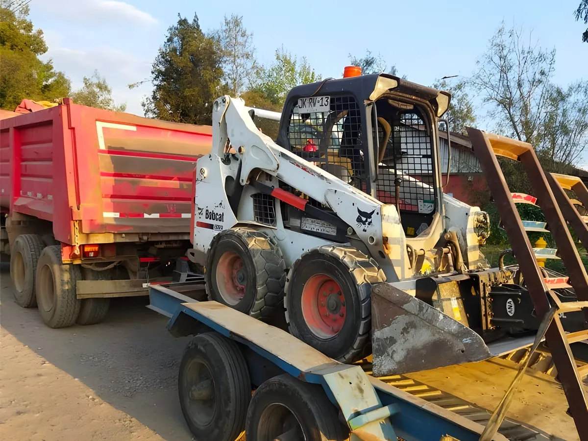 Retiro de escombros con camión tolva - LAZEMAR